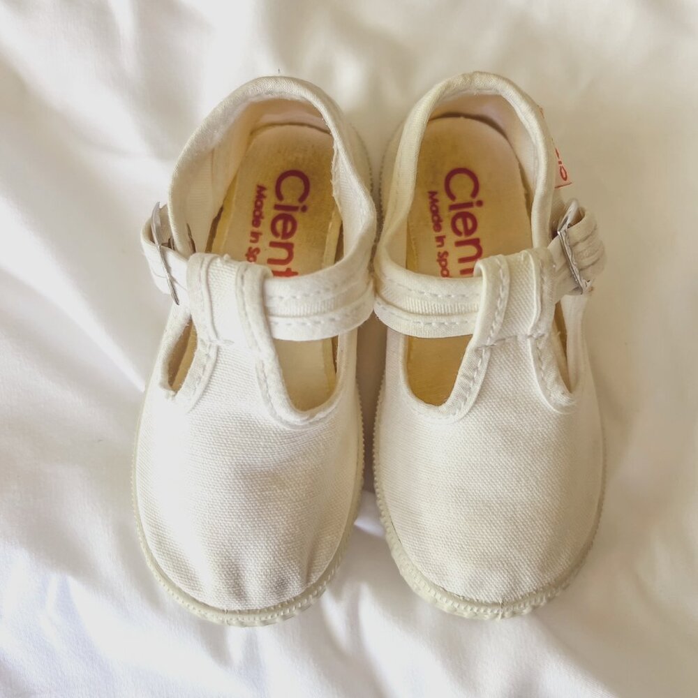 Cienta 5100 T-Strap Canvas Shoe